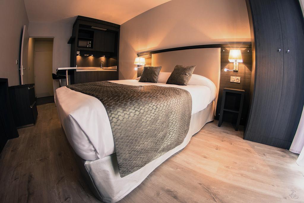 Sejours & Affaires Mirabeau 2*